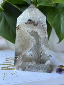 Druzy Agate Tower with Quartz